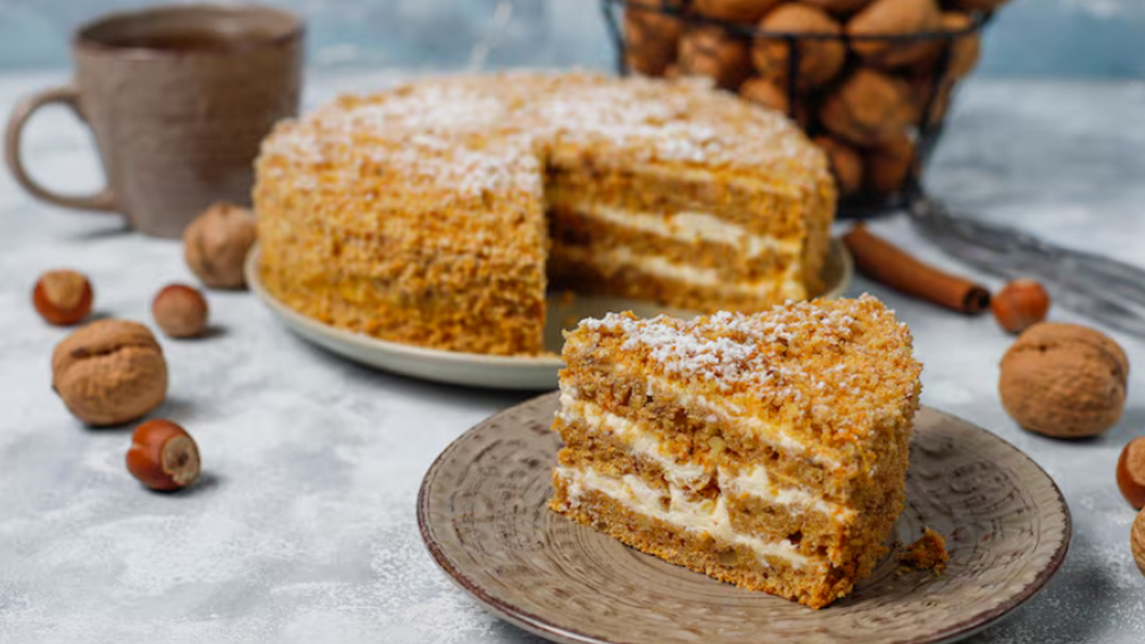 Нежный ореховый торт Белочка: мягкий бисквит, нереально воздушный крем и хруст фундука Нежный ореховый торт “Суфле”: простой рецепт ка...