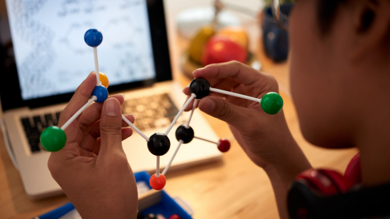 Одно хитрейшее слово, которое сразу выдаст ваш интеллект: в нем нет буквы "з", но правильно пишут лишь единицы В русском языке выбор между приставками «ис-» и...