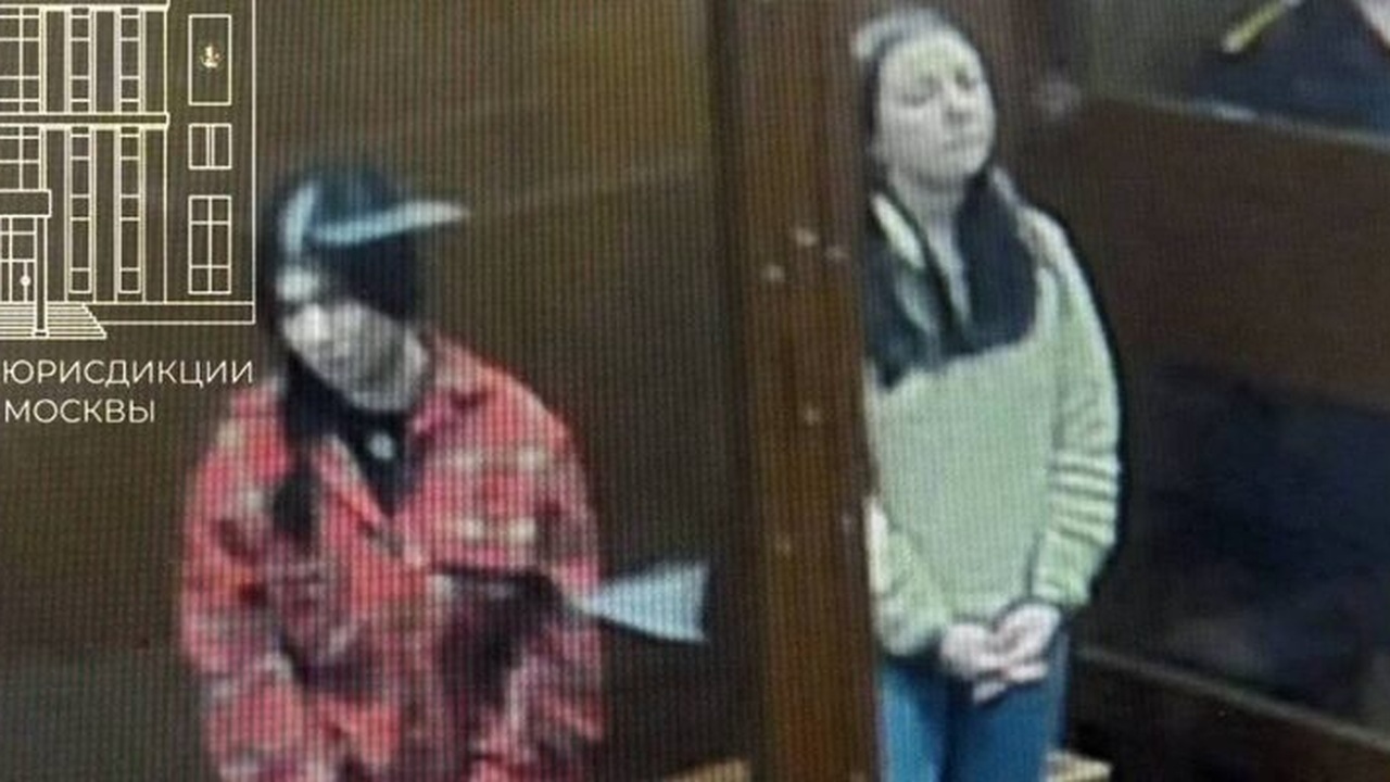 Тверской суд Москвы приговорил двух девушек, ко...