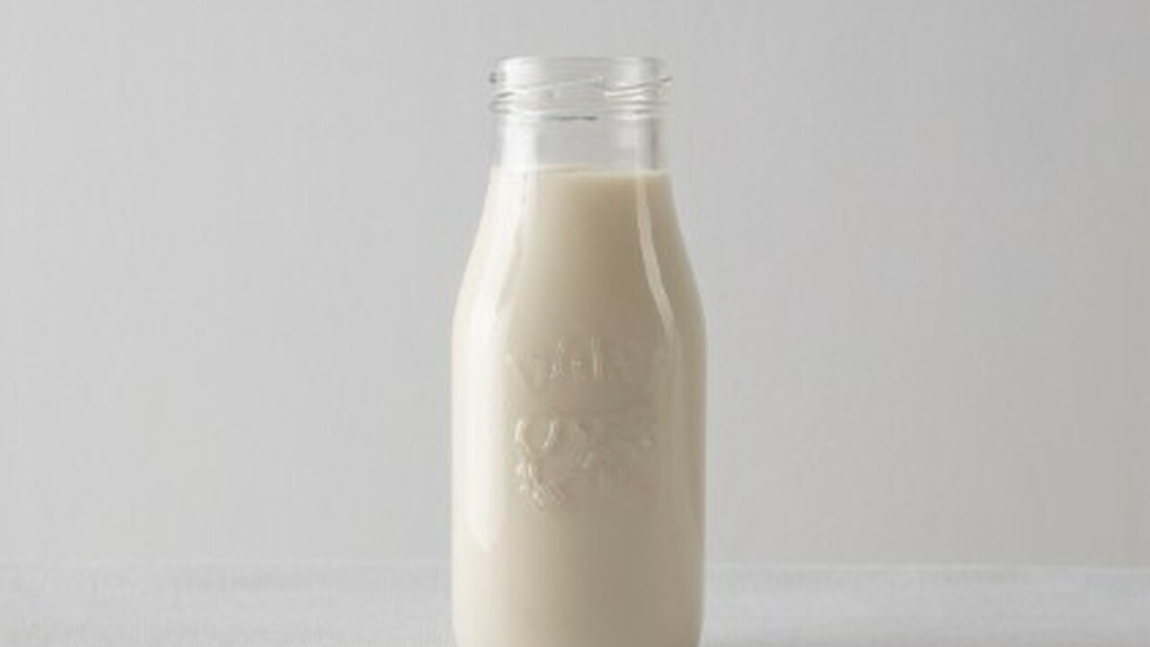 Больше не выкидываю бутылки из-под молока: как превратить "отходы" в функциональный кухонный аксессуар Лучше не выбрасывать пластиковые бутылки из-под...