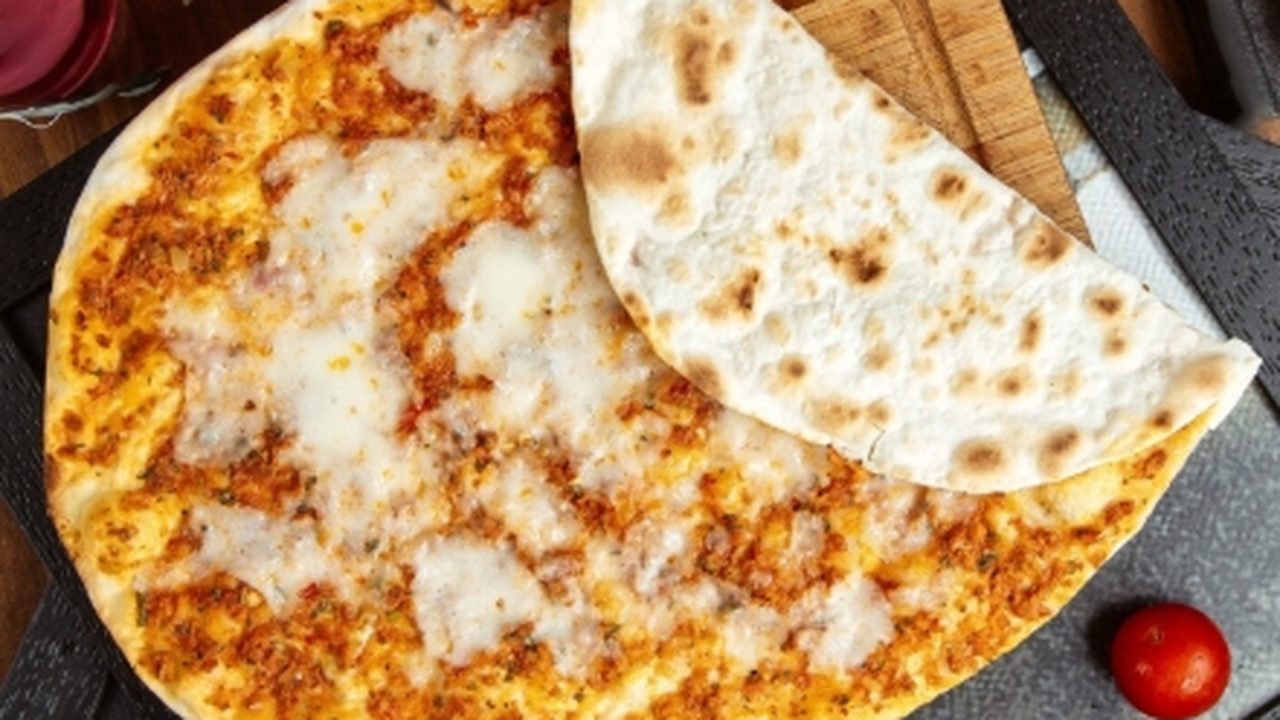 Домашние хоть в 6 утра готовы встать ради такого завтрака: делюсь простым рецептом вкусной «пиццы» из лаваша на сковороде Я люблю готовить из того, что есть дома. Вчера ...