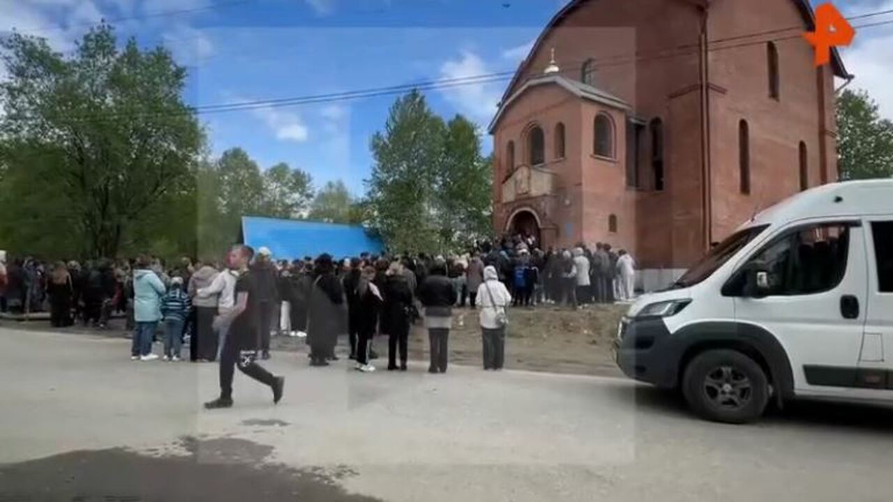 В Байкальске похоронили двоих убитых на праздновании дня рождения подростков В Иркутской области в Байкальске похоронили дву...