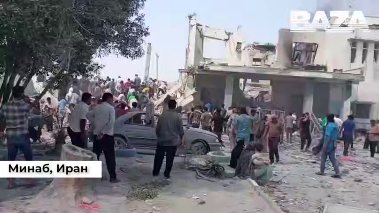 По меньшей мере 40 человек погибли, еще 48 пост...