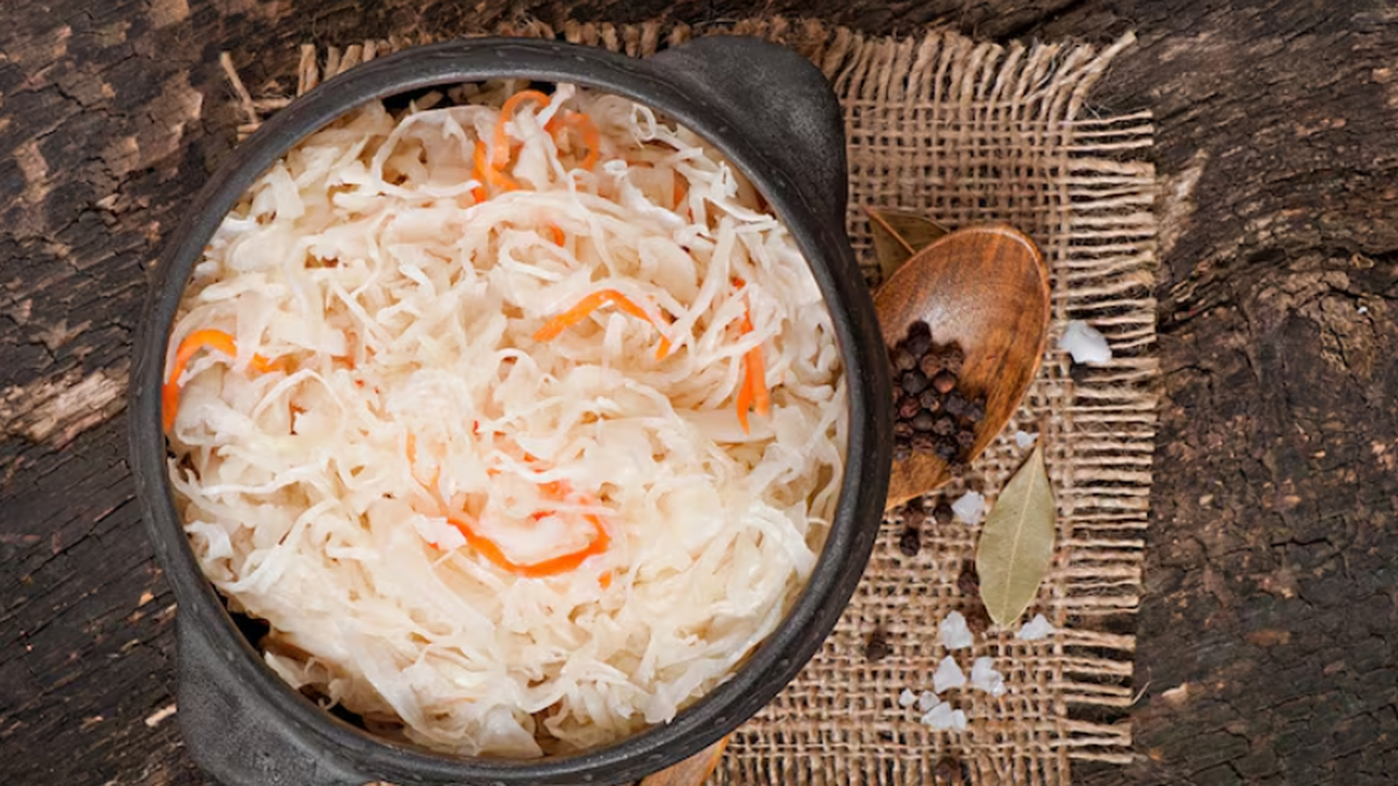 Сколько потребуется соли для 1 кг квашеной капусты: в давнем споре кулинаров поставлена точка — 90% хозяек долгое время ошибались Секреты идеальной квашеной капусты: соль, сорт ...