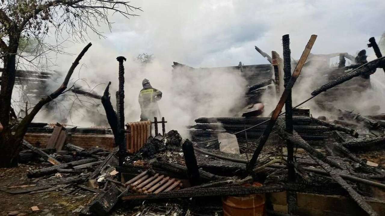 Пятеро детей погибли при пожаре в частном доме в Подмосковье В поселке Куровское Московской области сегодня ...