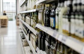 Продажу алкоголя 1 сентября ограничат в 60 реги...